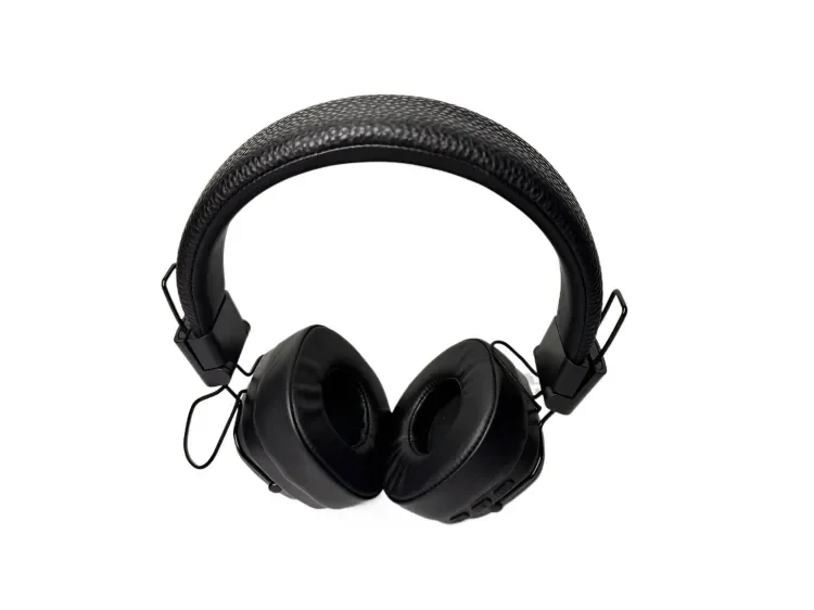 BT- P11 Extra Bass Soft Over The Ear Headphone 8-10 Hours Playback Time